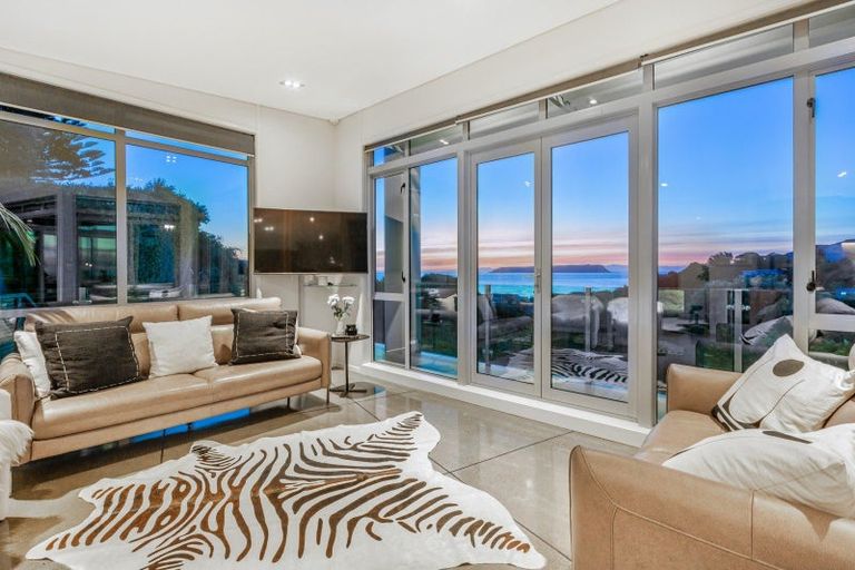 Photo of property in 32 Roys Road, Plimmerton, Porirua, 5026