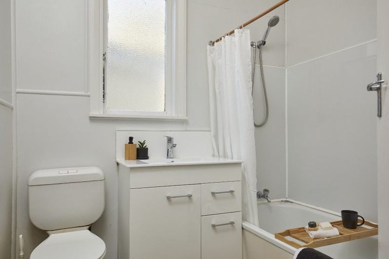 Photo of property in 125 Wellington Street, Picton, 7220