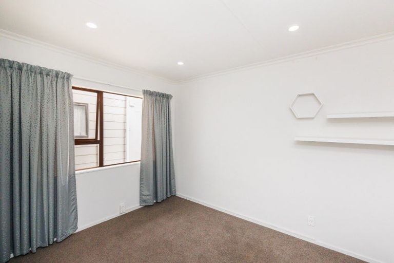 Photo of property in 25 Haast Place, Awapuni, Palmerston North, 4412
