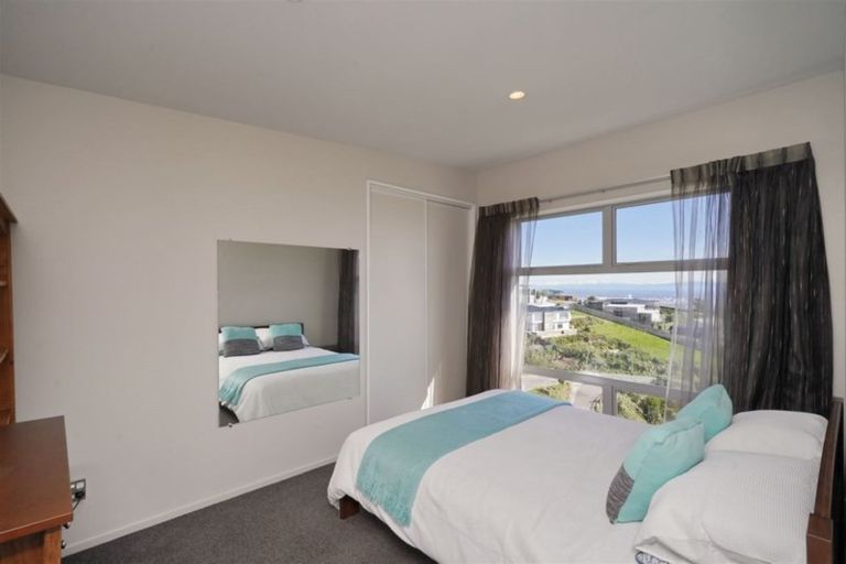 Photo of property in 5 Peregrine Close, Mount Pleasant, Christchurch, 8081