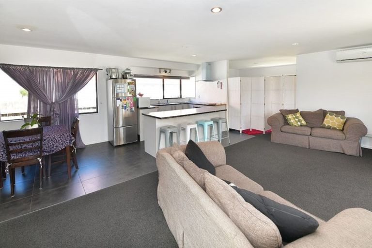 Photo of property in 2/117 Parkhurst Road, Parakai, 0830