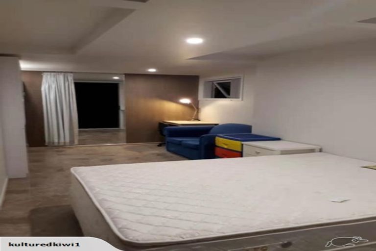 Photo of property in 1/25 Downing Street, Glenfield, Auckland, 0629