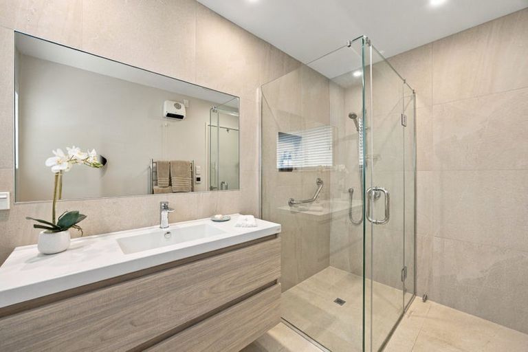 Photo of property in 2/82 Florence Avenue, Orewa, 0931