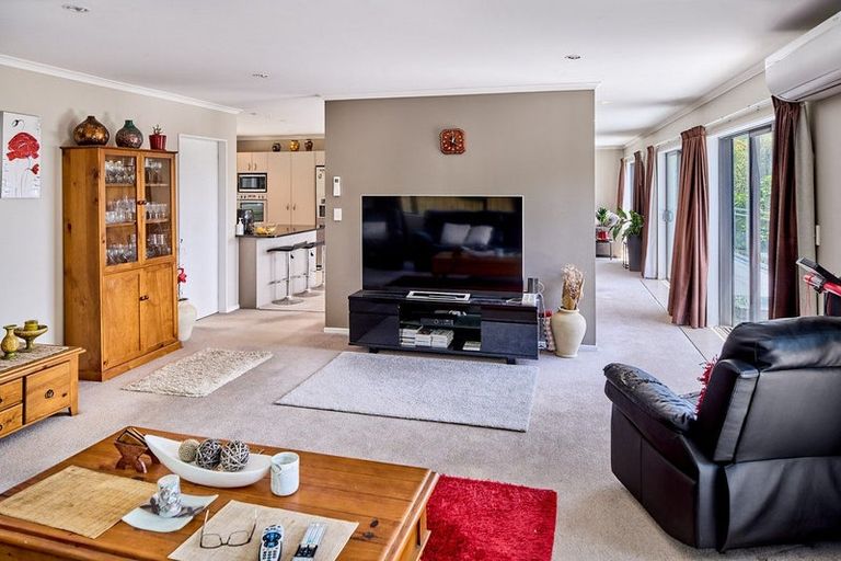 Photo of property in 21 View Road, Titahi Bay, Porirua, 5022