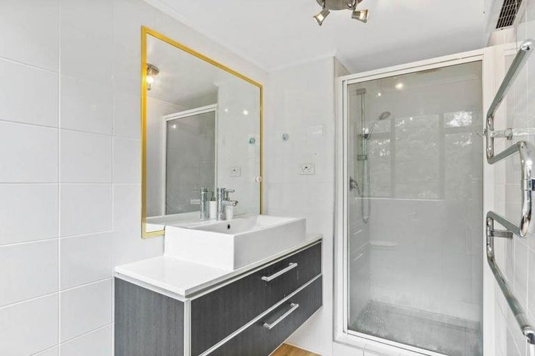 Photo of property in 15 Caram Place, Birkenhead, Auckland, 0626