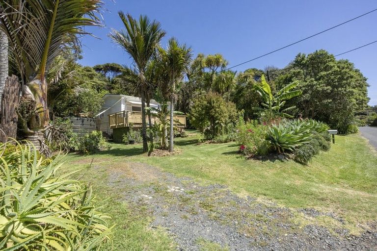 Photo of property in 37 Glenesk Road, Piha, New Lynn, 0772