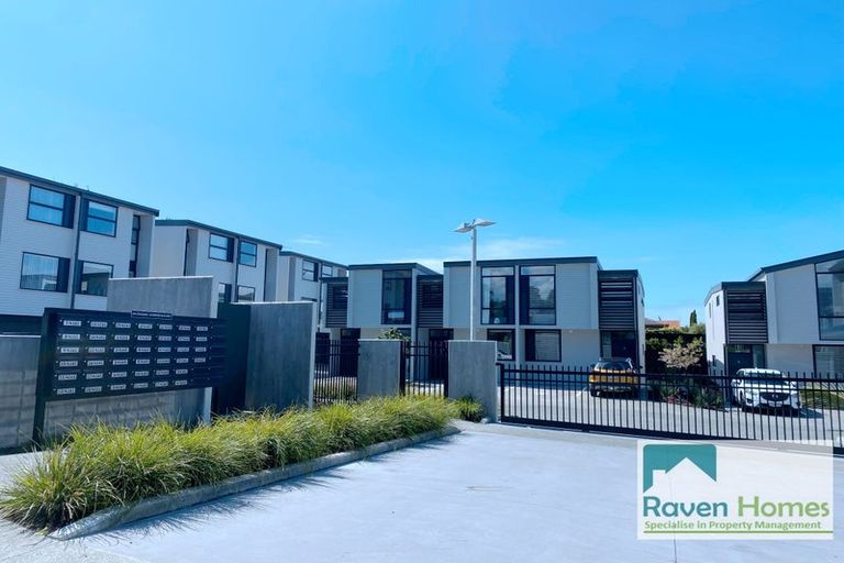 Photo of property in 8/4165 Great North Road, Glen Eden, Auckland, 0602