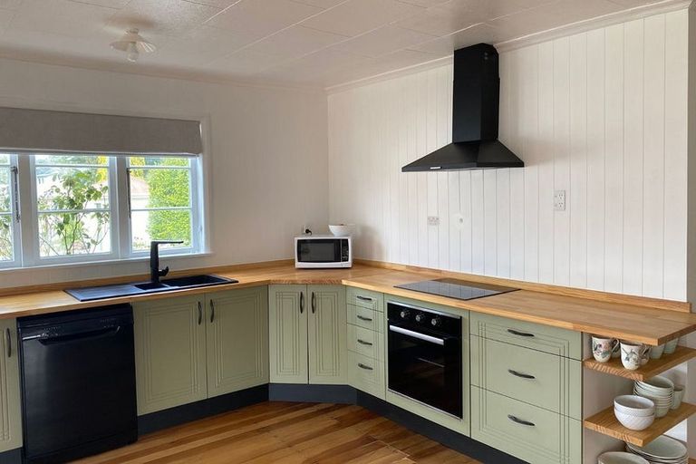 Photo of property in 15 Gladstone Street, Woodville, 4920