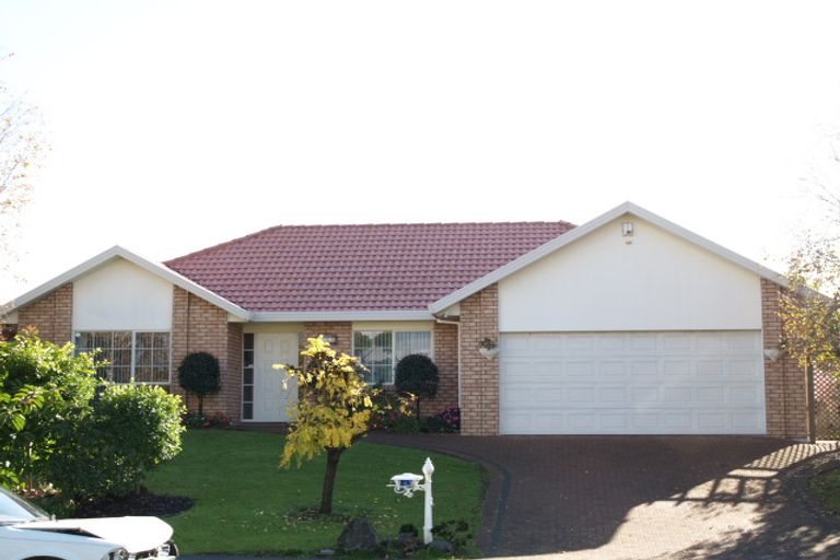 Photo of property in 122 Golfland Drive, Golflands, Auckland, 2013