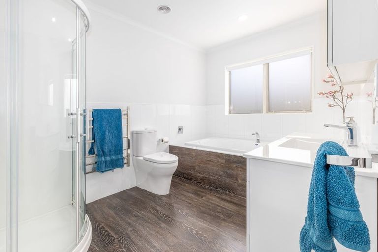 Photo of property in 1 Harry Shaw Way, Raumati South, Paraparaumu, 5032