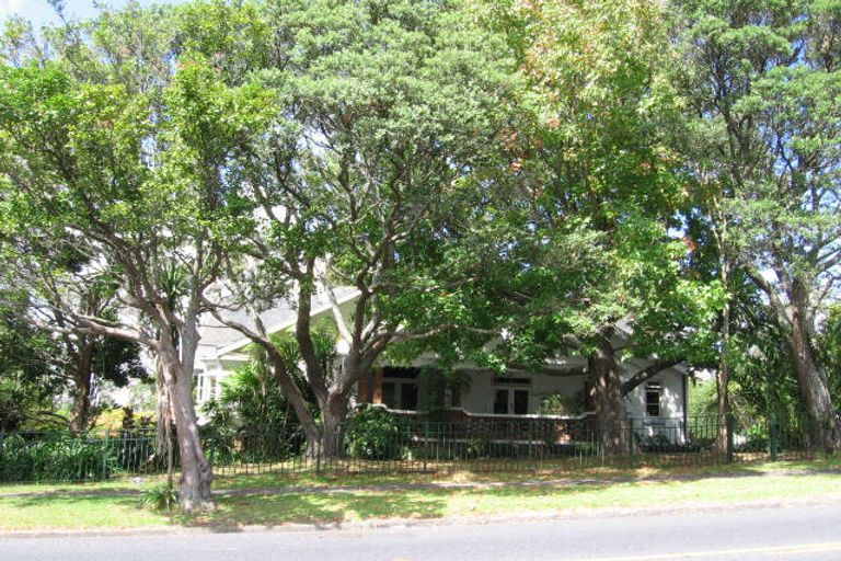 Photo of property in 70 Astley Avenue, New Lynn, Auckland, 0600