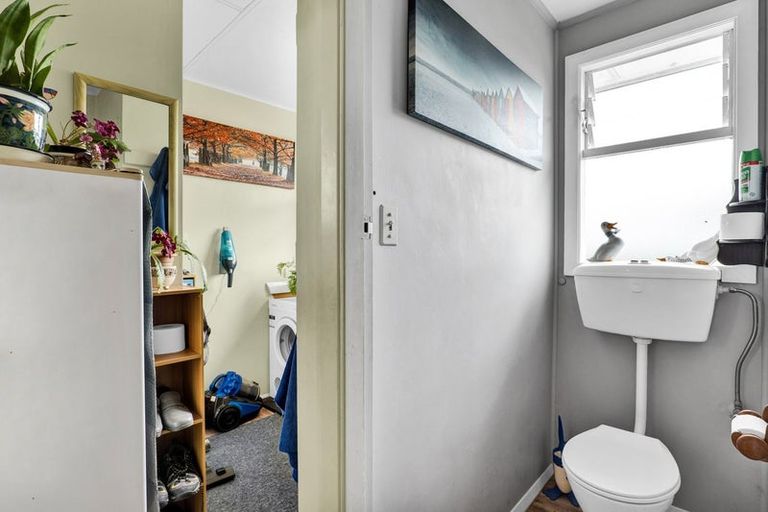 Photo of property in 16 Graham Street, Eltham, 4322