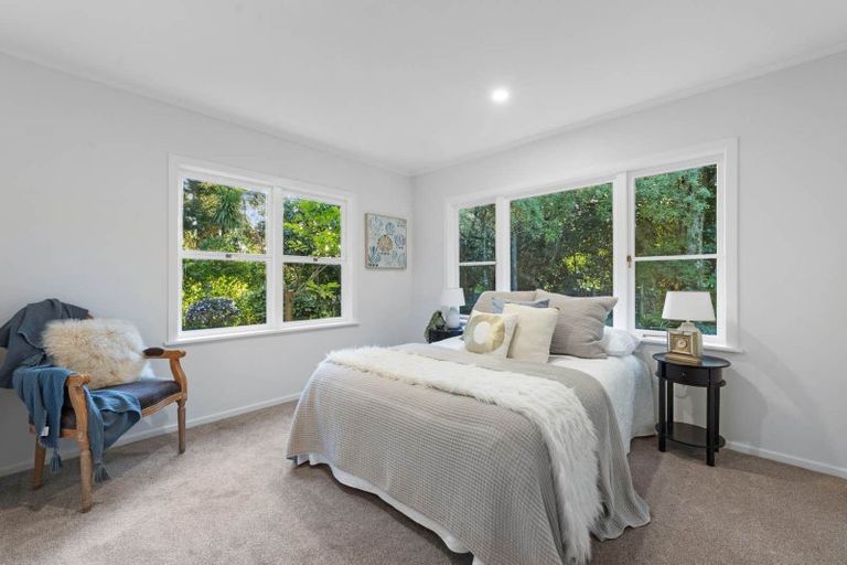 Photo of property in 11 Scenic Drive, Hillpark, Auckland, 2102