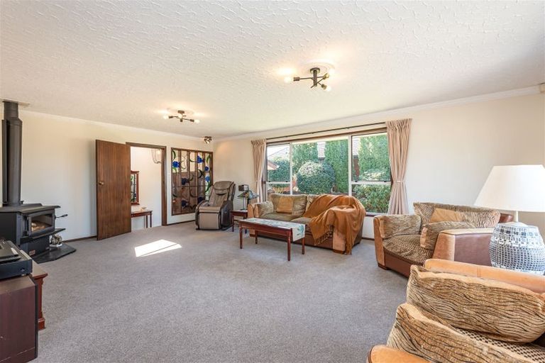 Photo of property in 14 Camberwell Place, Avonhead, Christchurch, 8042