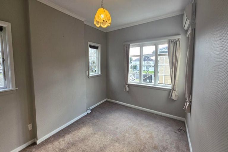 Photo of property in 98/98a Weraroa Road, Levin, 5510