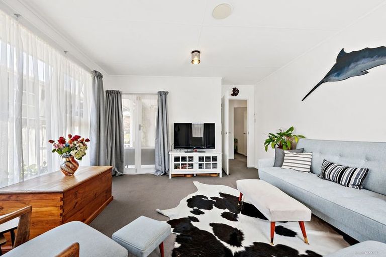 Photo of property in 64 Glenbervie Crescent, Massey, Auckland, 0614