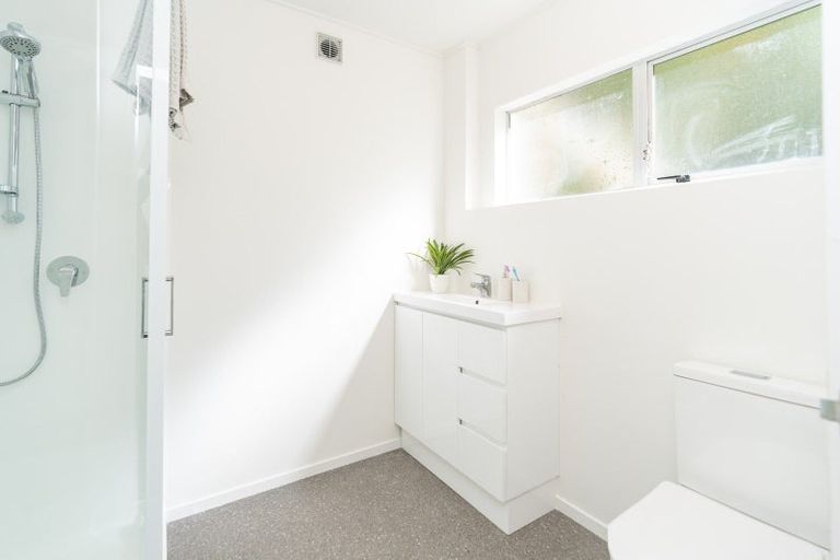 Photo of property in 11 Selkirk Way, Karori, Wellington, 6012