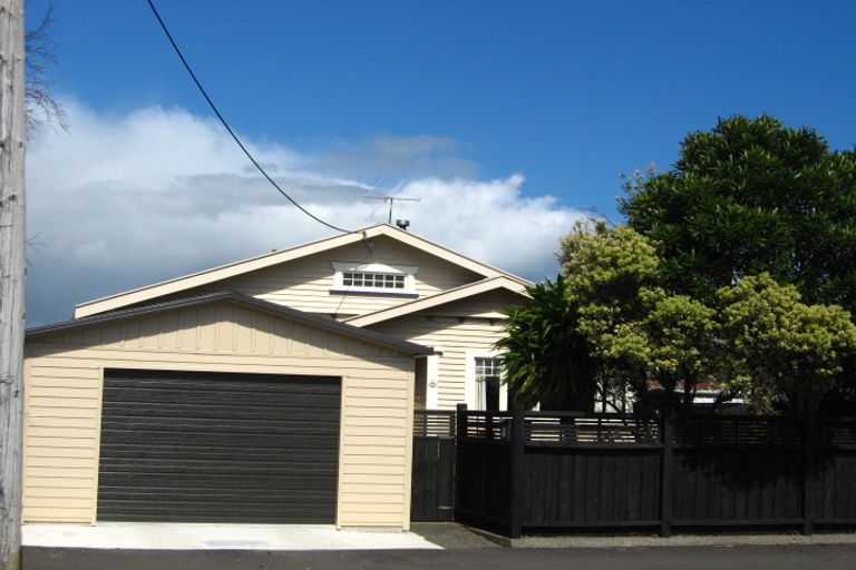 Photo of property in 41 Wallace Place, Westown, New Plymouth, 4310