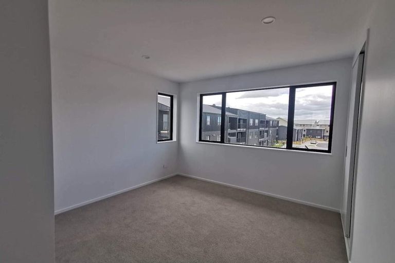Photo of property in 22 Eileen Newey Place, Henderson, Auckland, 0612