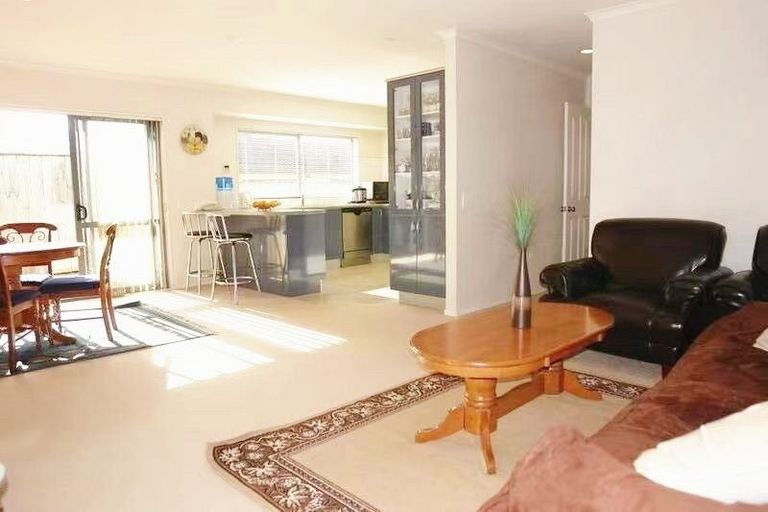 Photo of property in 11 Glanmire Place, Flat Bush, Auckland, 2016