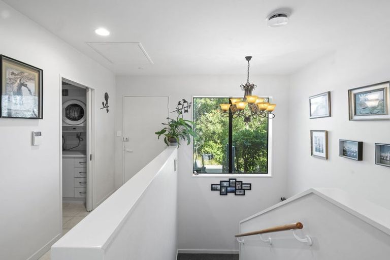 Photo of property in 18 Rockview Place, Mount Pleasant, Christchurch, 8081