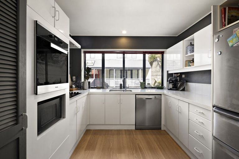 Photo of property in 8/14 Harriett Street, Thorndon, Wellington, 6011