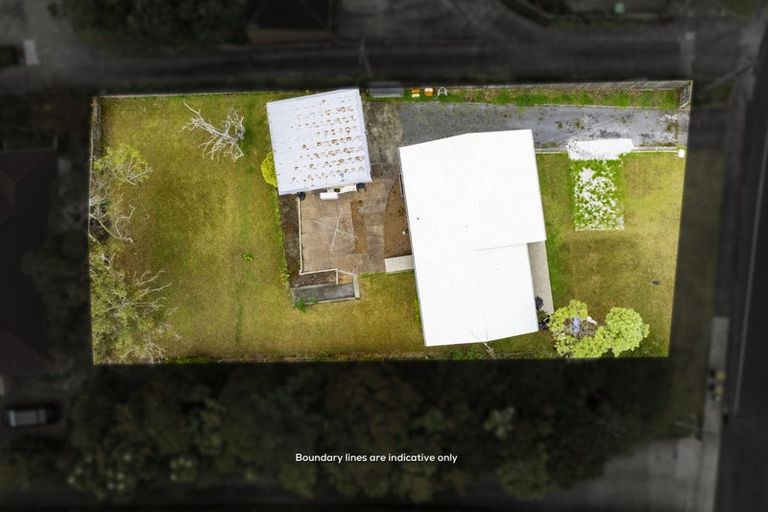 Photo of property in 92 Colwill Road, Massey, Auckland, 0614