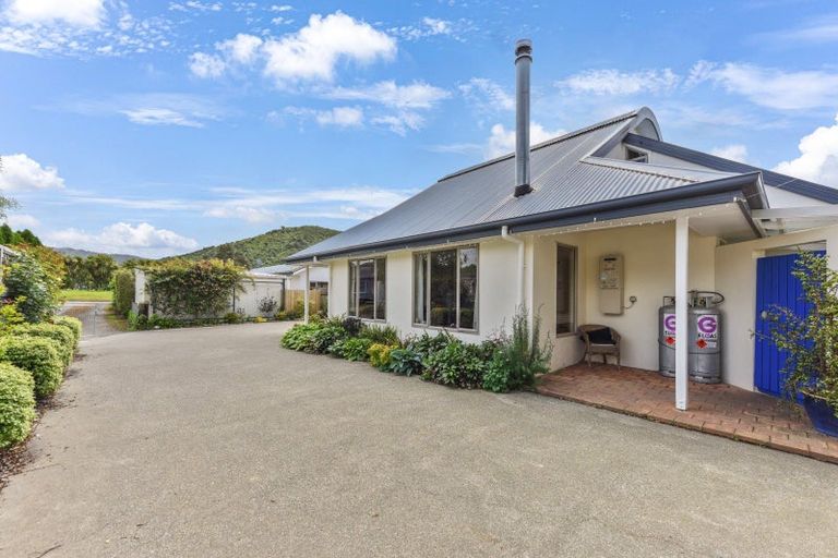 Photo of property in 13 Captains Close, Waikawa, Picton, 7220