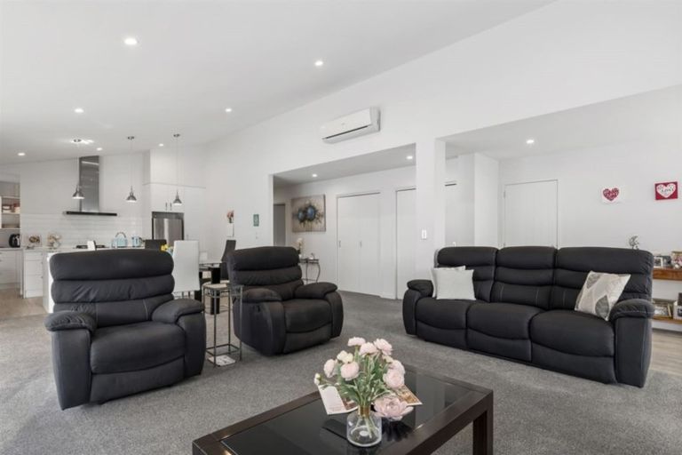 Photo of property in 19 Hiria Crescent, Papamoa Beach, Papamoa, 3118