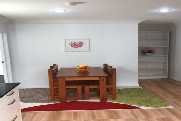 Photo of property in 43 Medallion Drive, Oteha, Auckland, 0632