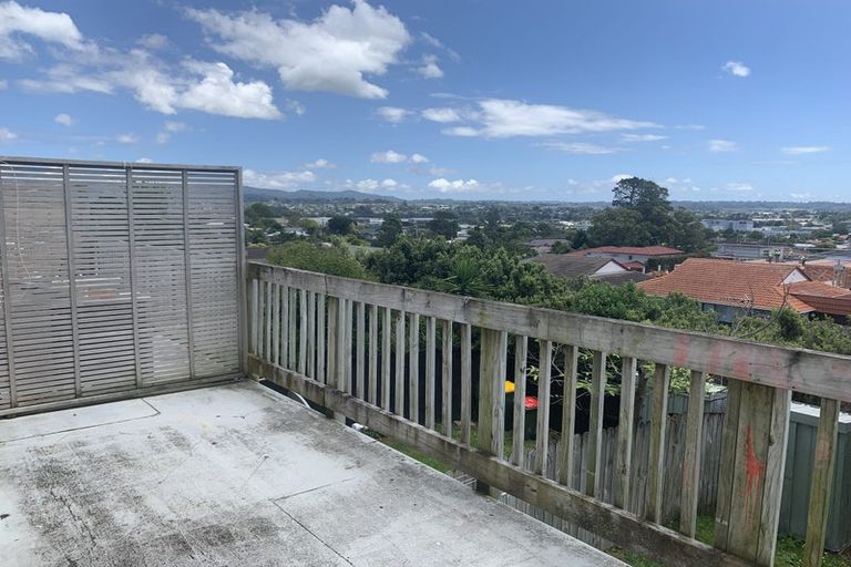 Photo of property in 15/242 Great North Road, Henderson, Auckland, 0612