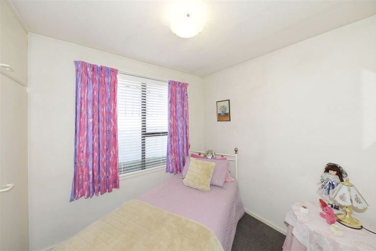 Photo of property in 2/62 Steadman Road, Broomfield, Christchurch, 8042