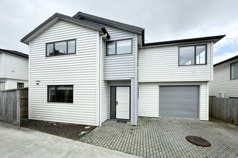 Photo of property in 6b St Catherine Crescent, West Harbour, Auckland, 0618