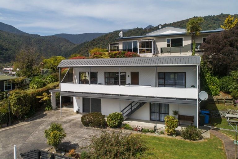 Photo of property in 26 Buller Street, Picton, 7220