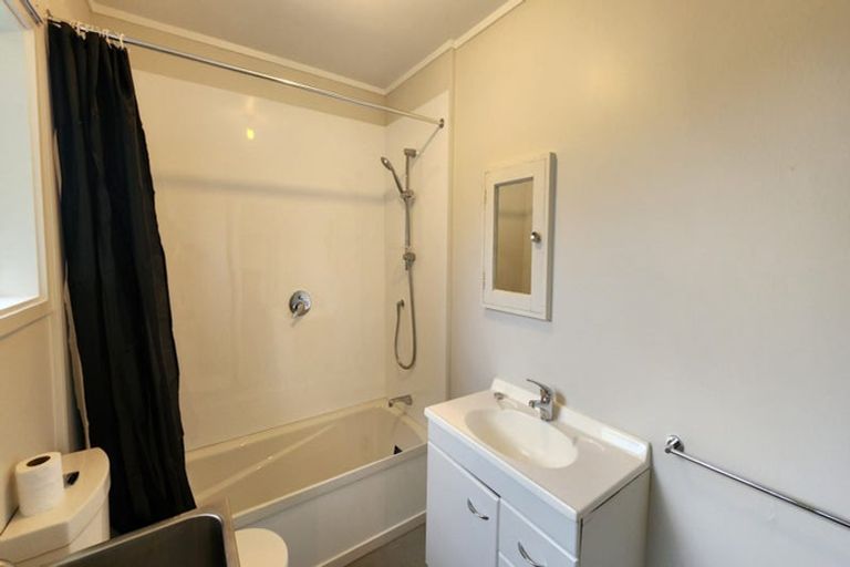 Photo of property in 13a Bedford Street, Northland, Wellington, 6012