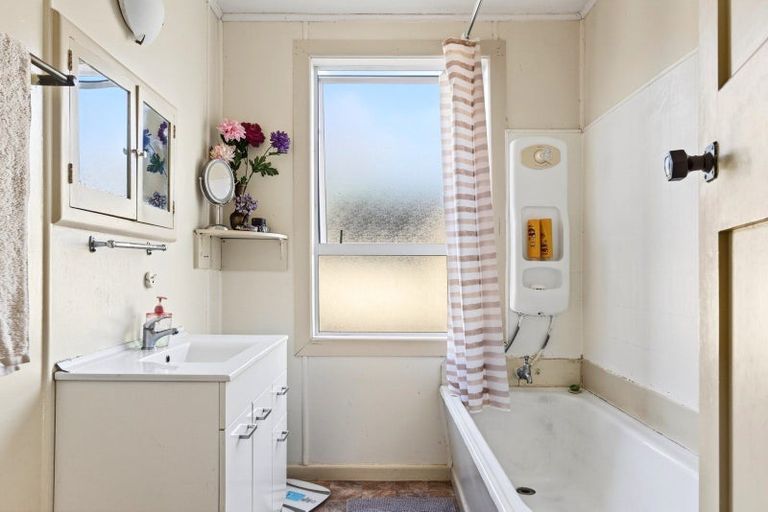 Photo of property in 11 Harris Street, Kaiti, Gisborne, 4010