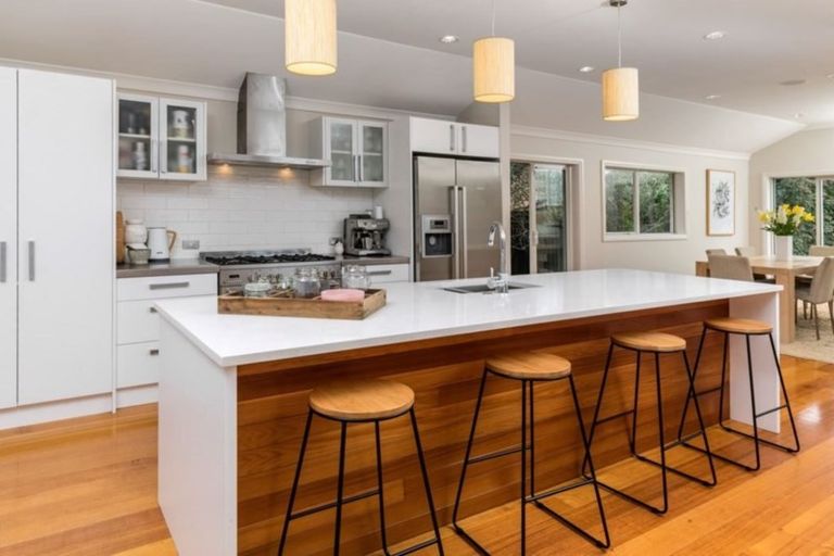 Photo of property in 21 Churchouse Road, Greenhithe, Auckland, 0632