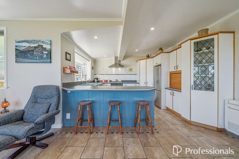 Photo of property in 14 Bushey Way, Maungaraki, Lower Hutt, 5010