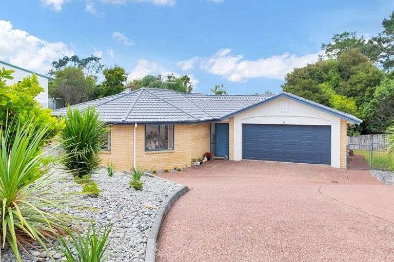 Photo of property in 15 San Pedro Place, Henderson, Auckland, 0612