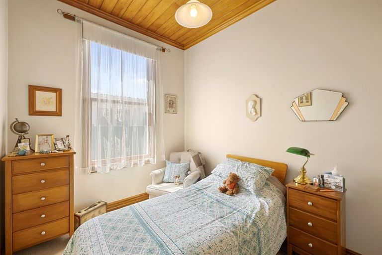 Photo of property in 6 Shortland Street, Lower Vogeltown, New Plymouth, 4310