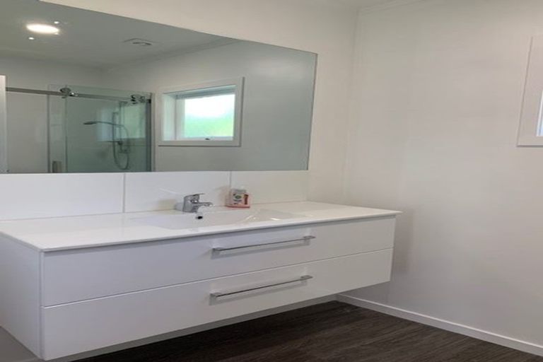 Photo of property in 27 Brunton Place, Glenfield, Auckland, 0629