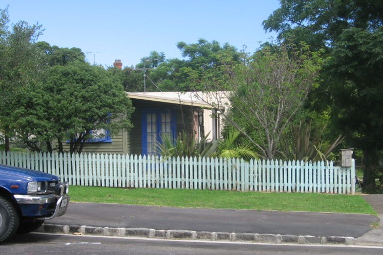 Photo of property in 27 Hastings Parade, Devonport, Auckland, 0624