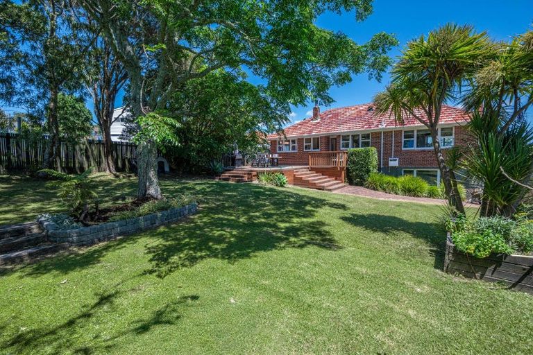 Photo of property in 279 Glengarry Road, Glen Eden, Auckland, 0602