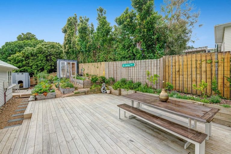 Photo of property in 10 St James Avenue, Helensville, 0800