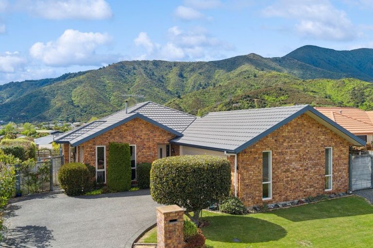 Photo of property in 19 Ranui Street, Waikawa, Picton, 7220