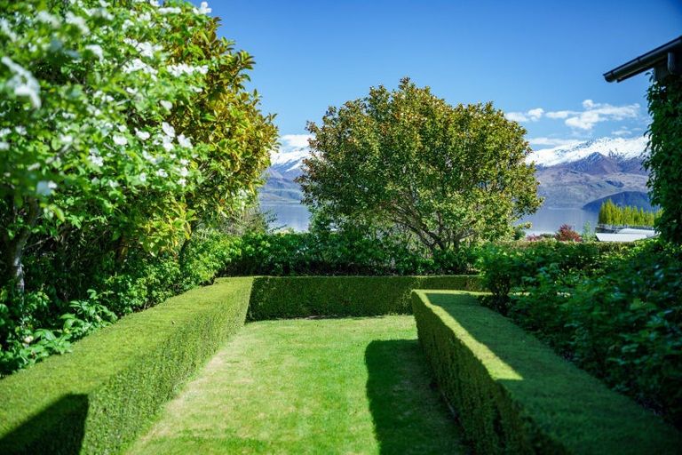 Photo of property in 1 Briar Bank Drive, Wanaka, 9305
