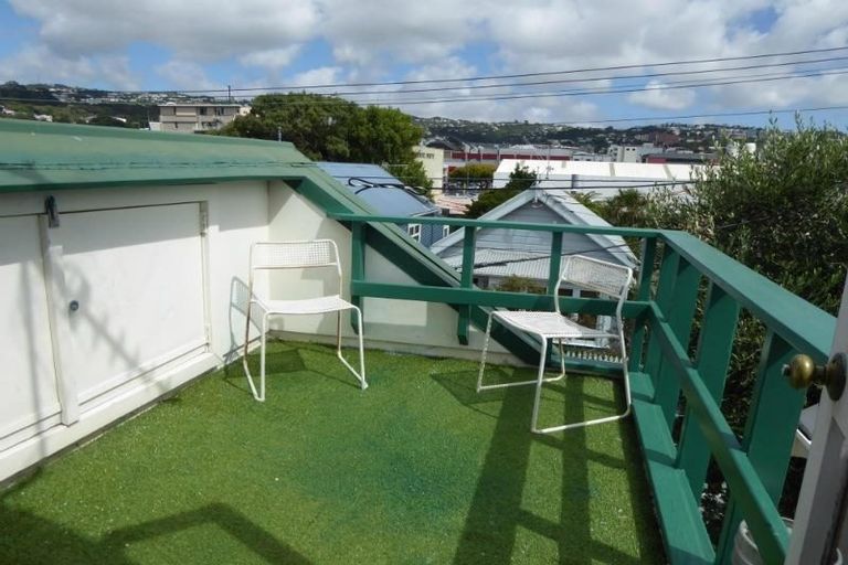 Photo of property in 16 Moir Street, Mount Victoria, Wellington, 6011