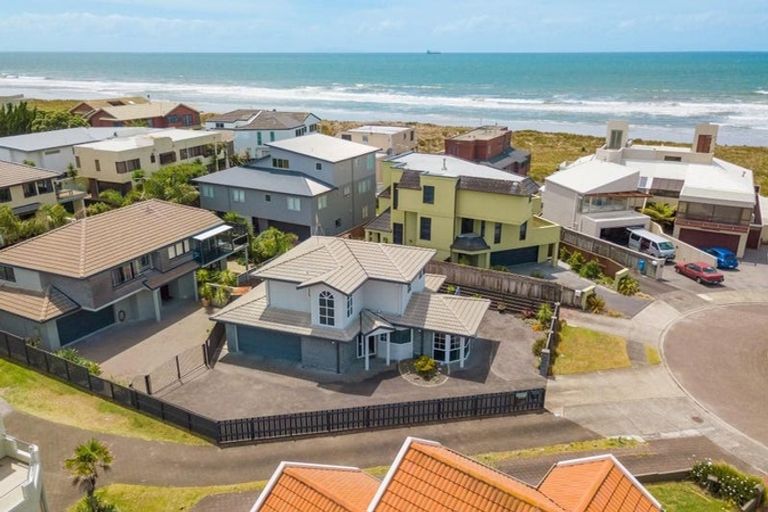 Photo of property in 23a Sunbrae Grove, Mount Maunganui, 3116