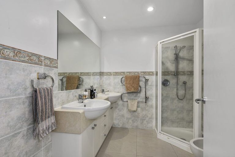 Photo of property in 1c/175 Hurstmere Road, Takapuna, Auckland, 0622