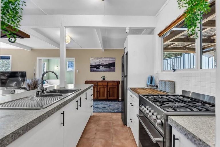 Photo of property in 61 Hillcrest Road, Hatfields Beach, Orewa, 0931